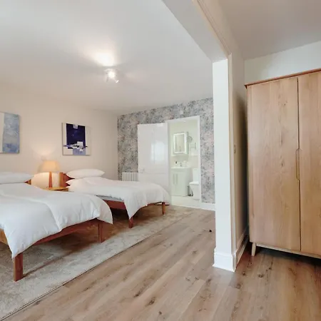 Clifton Downs Views • Refined 2-bed Flat