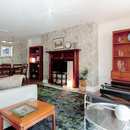 Clifton Downs Views • Refined 2-bed Flat Apartment Bristol