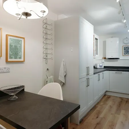 Clifton Downs Views • Refined 2-bed Flat