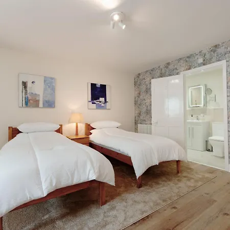 Clifton Downs Views • Refined 2-bed Flat * Bristol