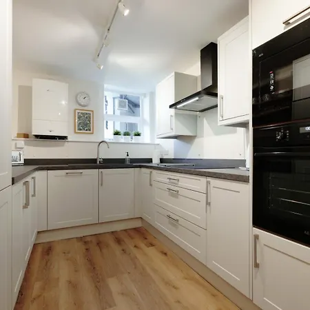 Apartment Clifton Downs Views • Refined 2-bed Flat Bristol