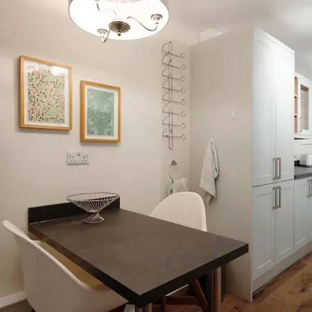 Apartment Clifton Downs Views • Refined 2-bed Flat Bristol