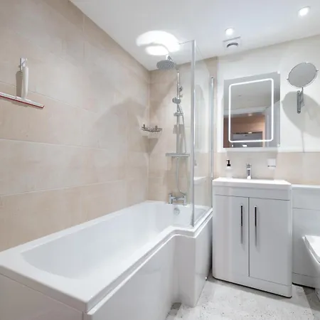 Apartment Clifton Downs Views • Refined 2-bed Flat Bristol