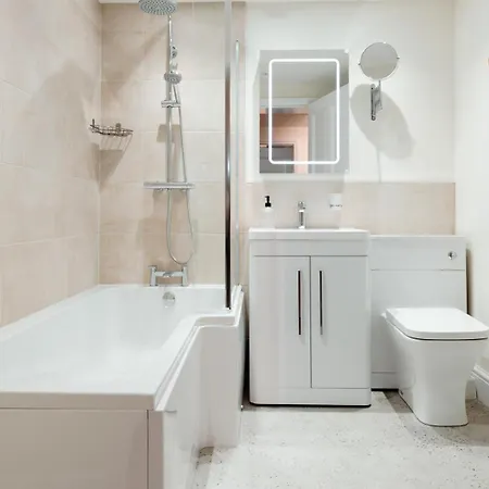Clifton Downs Views • Refined 2-bed Flat Apartment