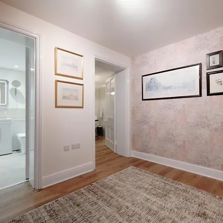 Apartment Clifton Downs Views • Refined 2-bed Flat