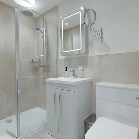 Clifton Downs Views • Refined 2-bed Flat Apartment Bristol