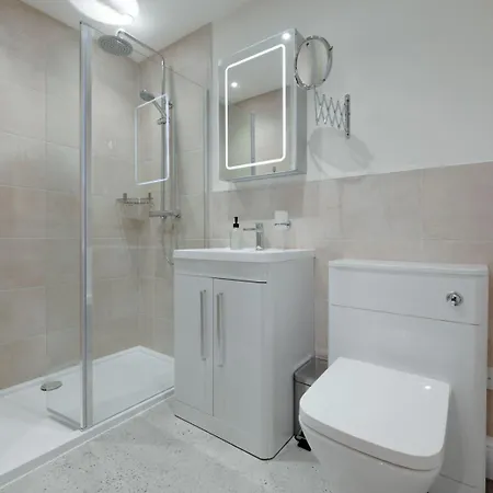 Clifton Downs Views • Refined 2-bed Flat Apartment Bristol