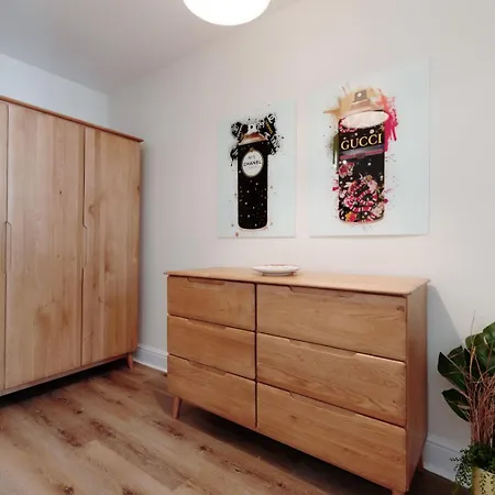 Clifton Downs Views • Refined 2-bed Flat *